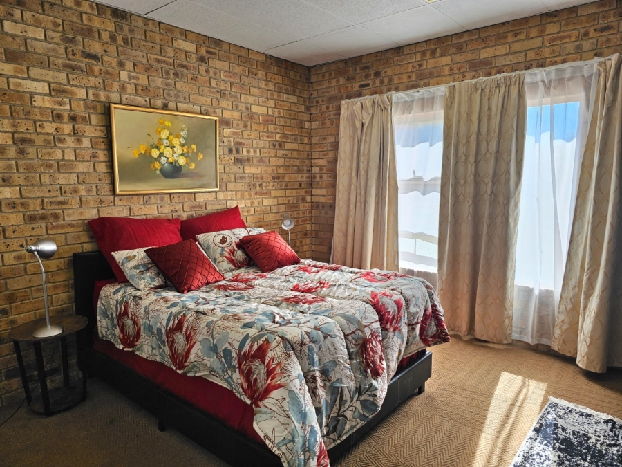 4 Bedroom Property for Sale in Jim Fouchepark Free State